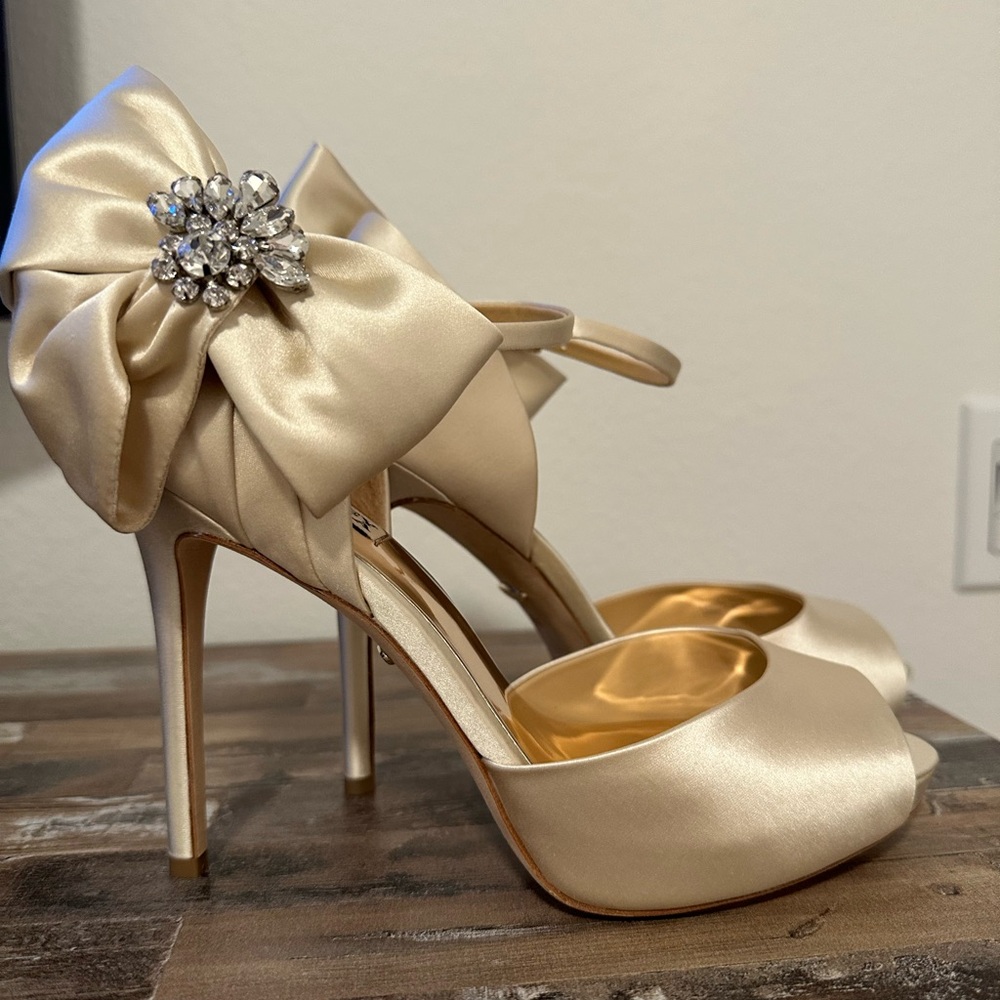 Badgley Mischka Cream Peep-Toe Heels with Bow